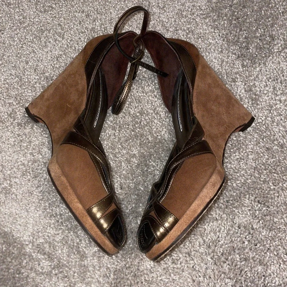 Donald J. Pliner pep toe pin up wedge bronze heel size 9.5